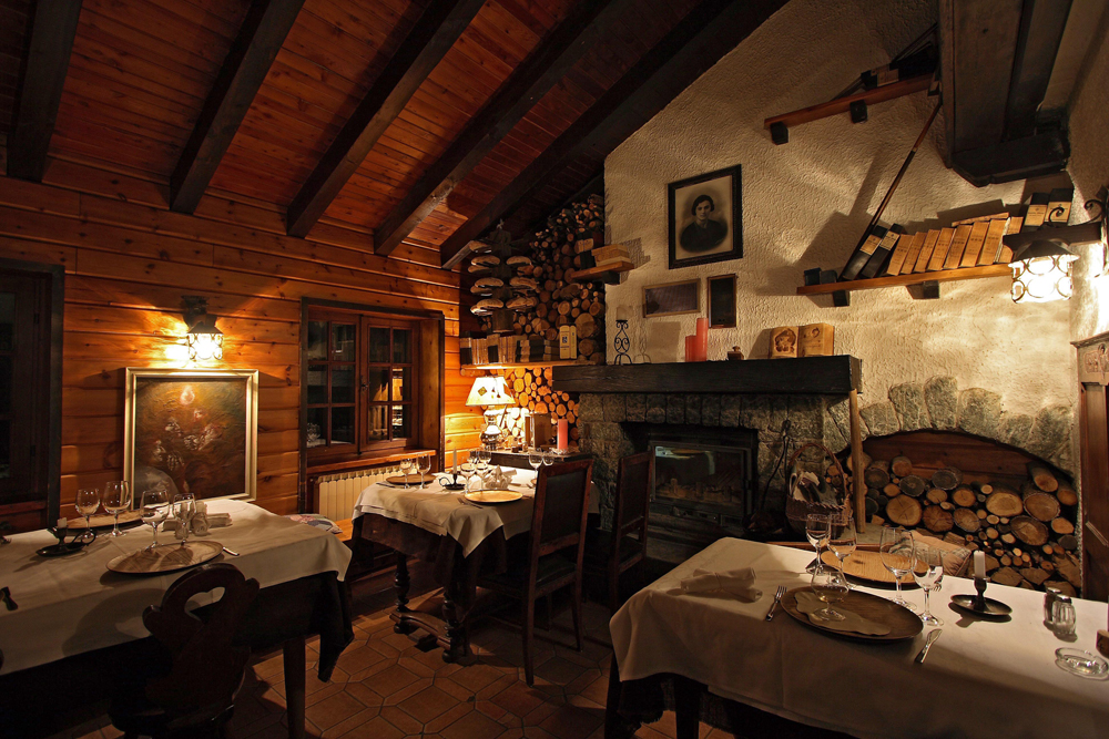 L'Etoile de Neige: Petit Hotel, Ristorante e Bar - PH P. Chiaramello L'Etoile de Neige: Petit Hotel, Ristorante e Bar - PH P. Chiaramello
